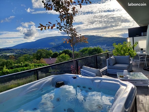 Attique vue Mont Blanc sauna jaccuzzi parking
