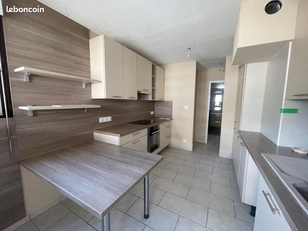 Appartement 3 pièces 69 m² · à Cluses · 69 m² · 1 250 €