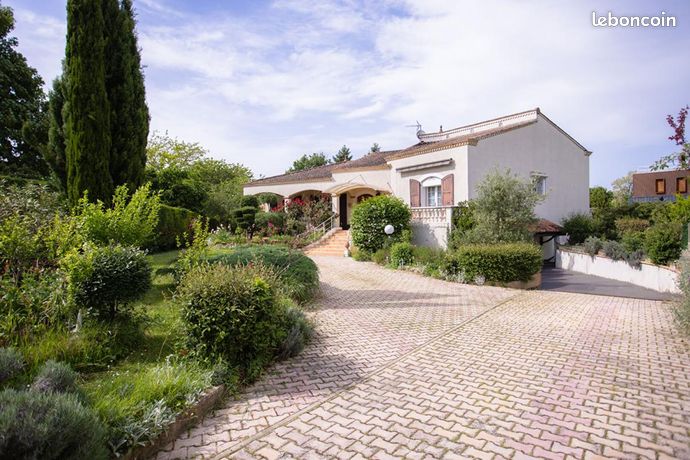 Maison 7 pièces 256 m²
