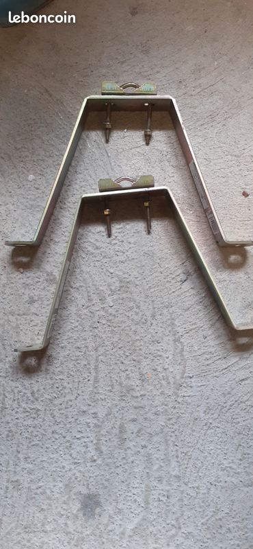 Paire d'étriers pour mât d'antenne TV (image 1)