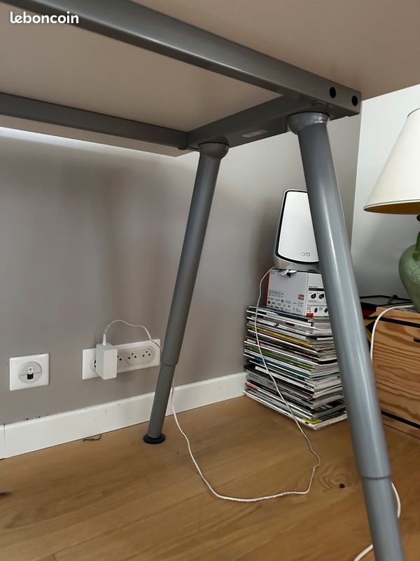 Bureau IKEA THYGE (image 3)