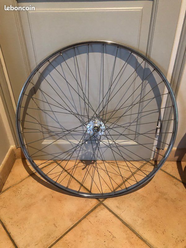 Roue avant de vélo 700 23c (image 1)