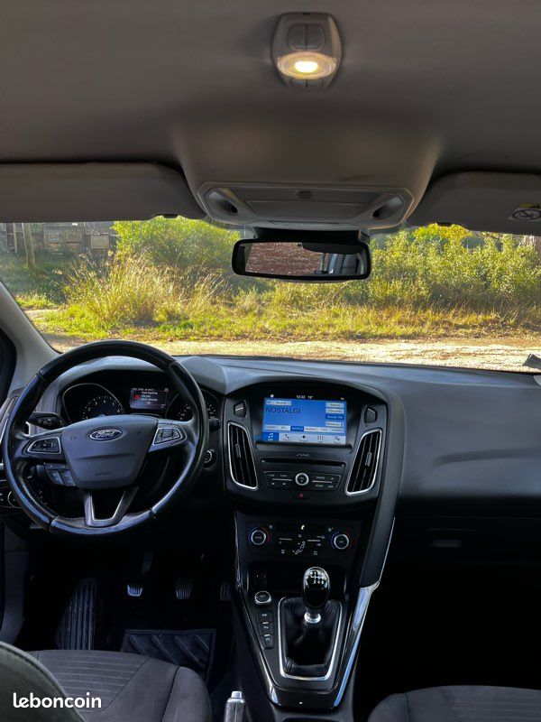 Ford Focus Titanium 125 ch - 157000 km - CT OK - Distri OK (image 3)
