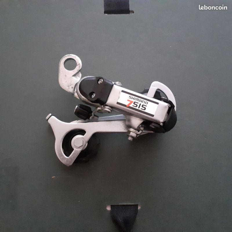 Dérailleur VTT arrière 6-7 V chape moyenne à patte compatible shimano
