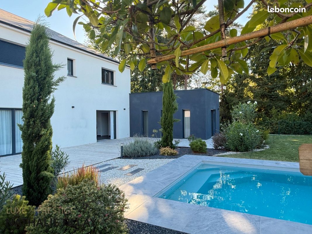 Maison 8 pièces 238 m² · à Combleux · 238 m² · 827 500 €