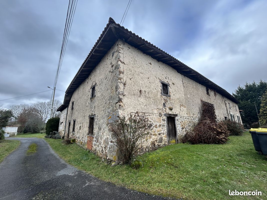 Maison 3 pièces 140 m² · à Massignac · 140 m² · 25 000 €