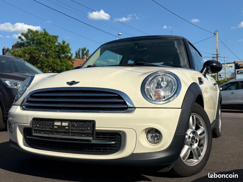 MINI mini Cooper 2 1.6 122ch manuelle 6 vitesses 2/3 portes - Climatisation - Jantes en alliage - Start/Stop automatique (image 1)