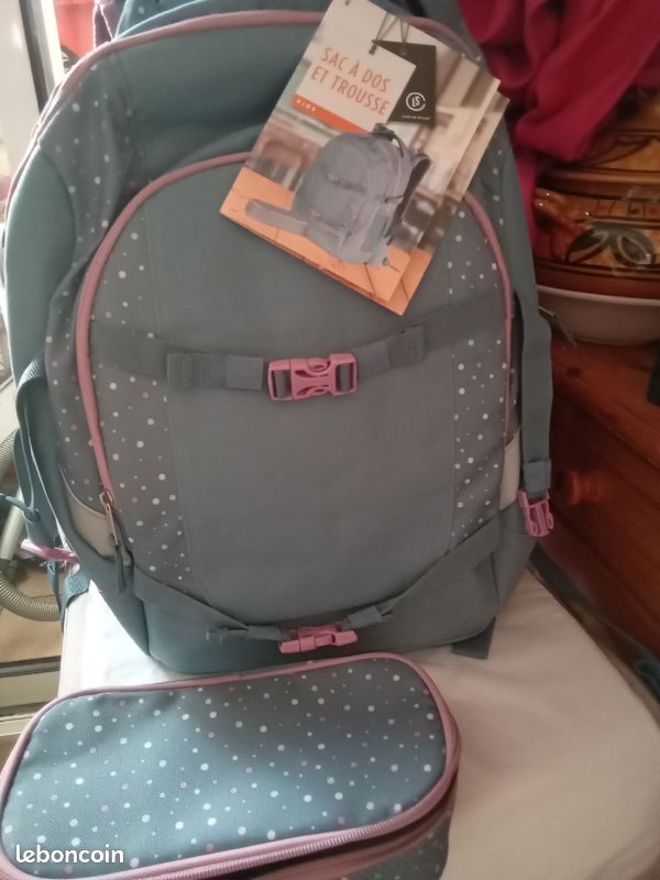 Sac à dos NEUF et trousse (image 1)