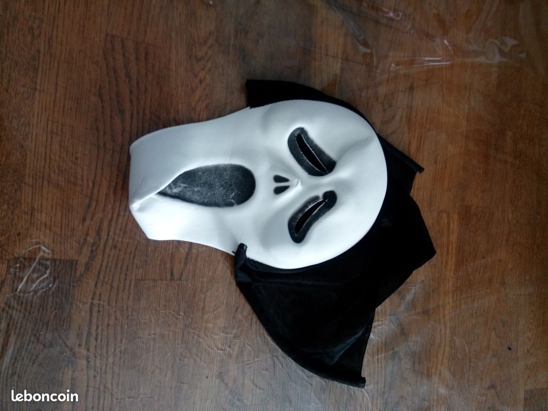 Déguisement d'halloween, bas et haut, combinaison scream très bon etat (image 3)