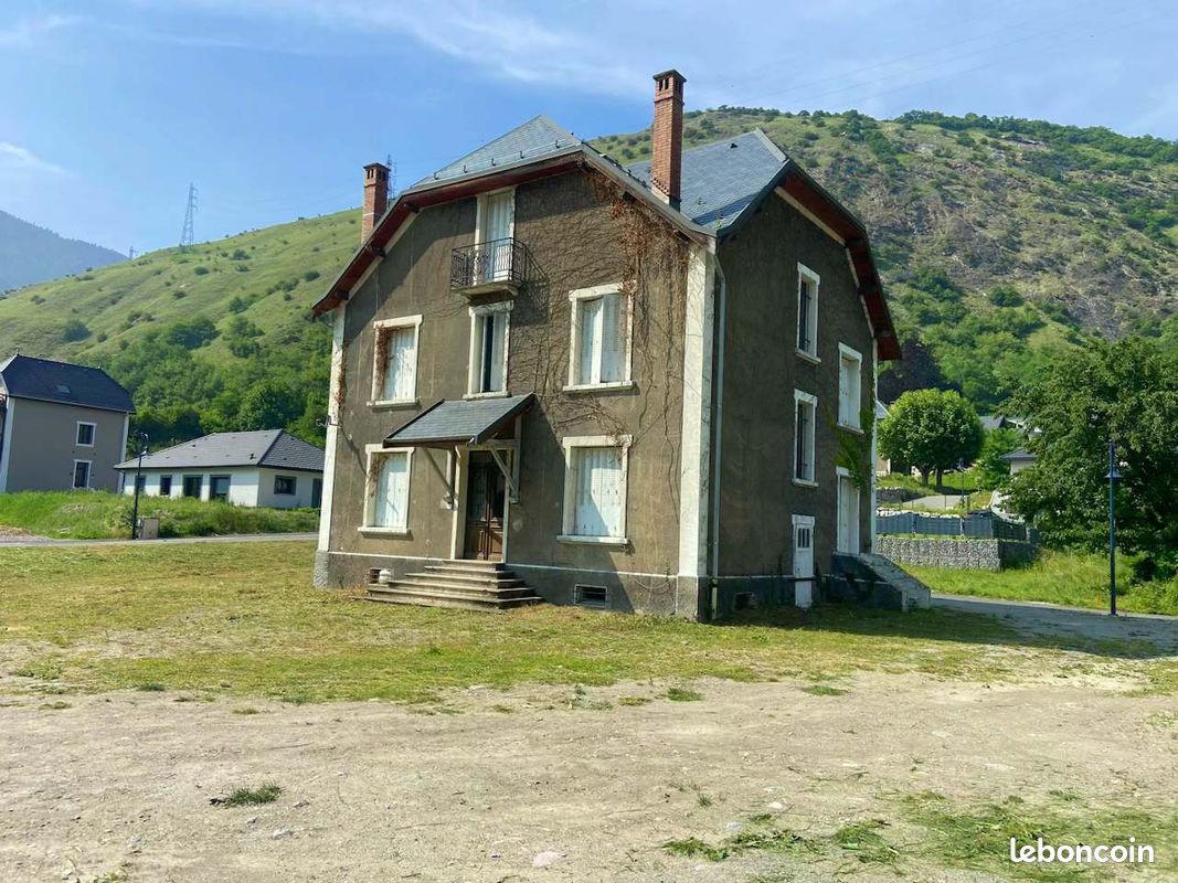 Maison 9 pièces 230 m² · à La Tour-en-Maurienne · 230 m² · 249 000 €