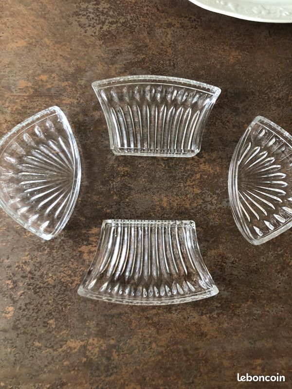 Plat Apéritif Ancien En Verre Moulé - 4 Compartiments, Forme Ovale