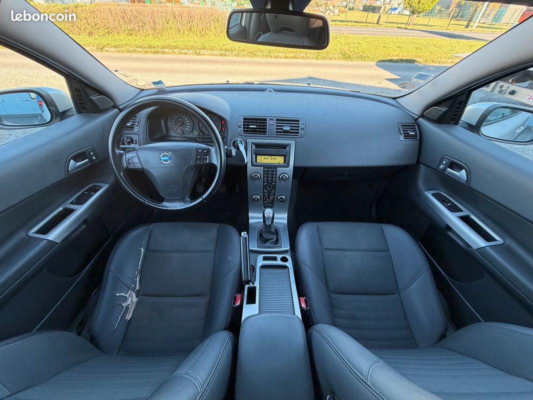 VOLVO C30 MOMENTUM 110cv (image 3)