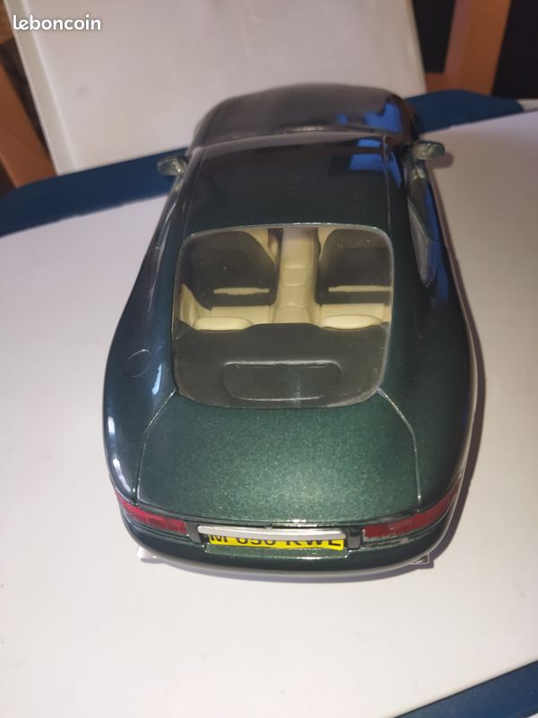 Guiloy SB 1/18 – Aston Martin DB7 Bordeaux – Miniature De Collection Sans Boîte