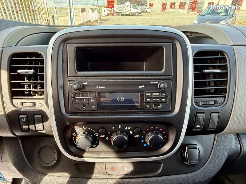 Renault TRAFIC III FG L2H2 DCI 125CH ENERGY CONFORT / ATTELAGE / CLIM / RÉGULATEUR (image 10)