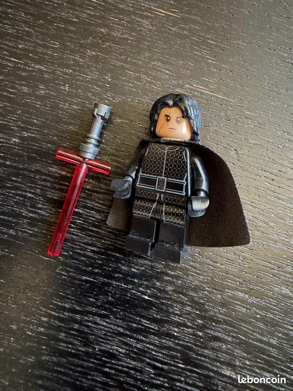 Lego Star Wars - Kylo Ren (Cape) - SW0859 Excellent condition (image 1)
