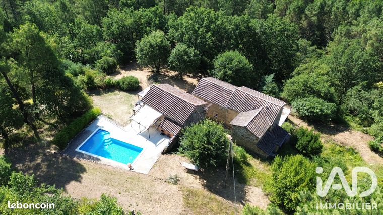 Propriété 8 pièces 182 m²
