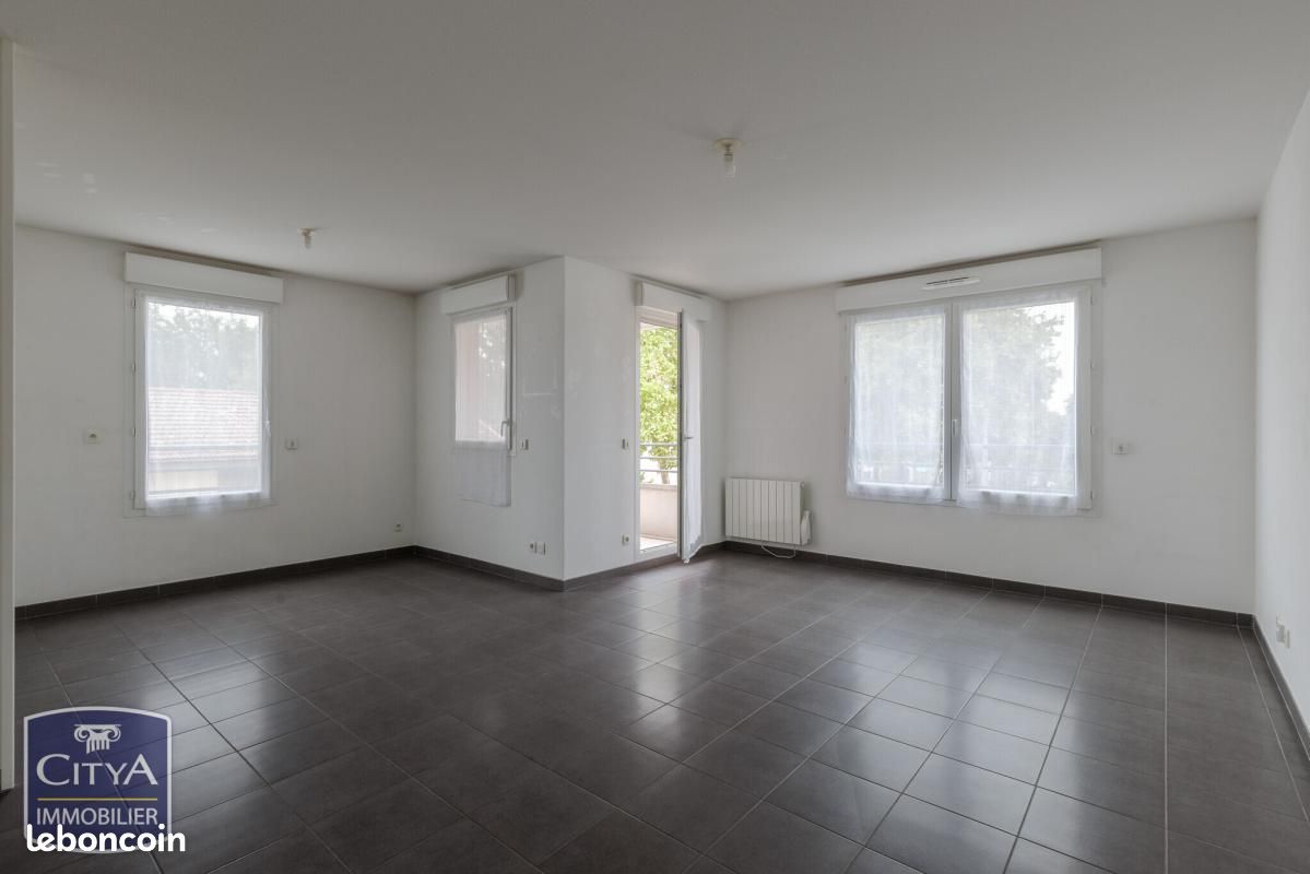 Appartement 3 pièces 70 m² · à Vénissieux · 69,5 m² · 185 000 €