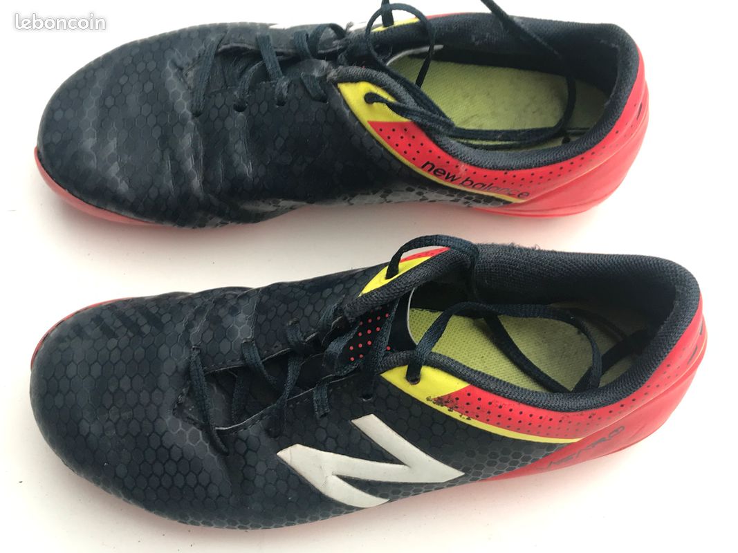 Chaussure foot New Balance moulés T34,5 (image 1)