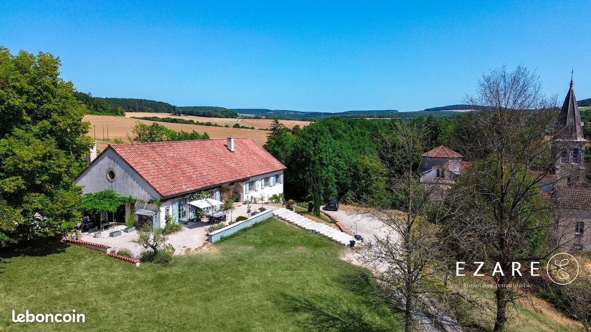 Maison 9 pièces 213 m² · à L'Étang-Vergy · 213 m² · 699 000 €