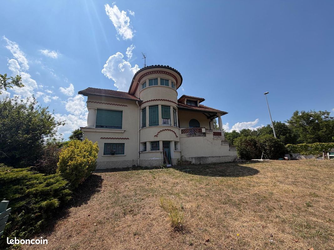 Maison 6 pièces 210 m² · à Riorges · 210 m² · 290 000 €