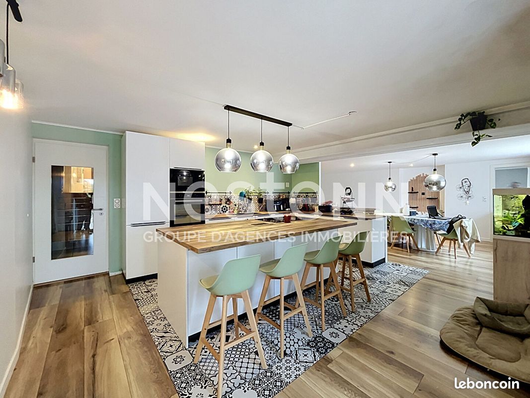 Appartement 5 pièces 210 m² · à Frasne · 210 m² · 442 500 €