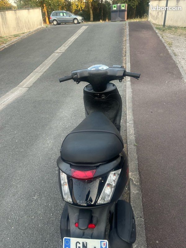 Scooter Piaggio Zip 4t 2023 (image 2)