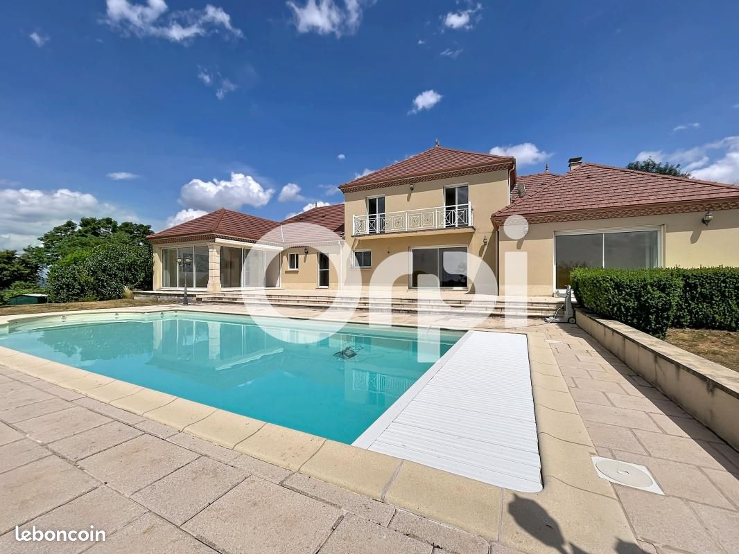 Maison 5 pièces 261 m² · à Saint-Robert · 261 m² · 559 000 €