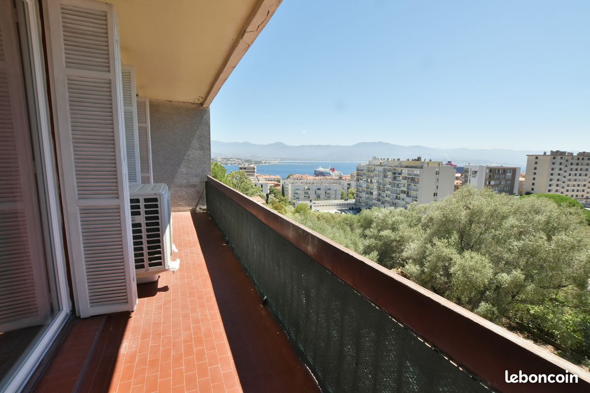 Appartement 3 pièces 77 m² · à Ajaccio · 77 m² · 1 050 €