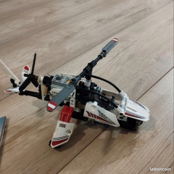 Lego helicoptère 42057 (image 1)