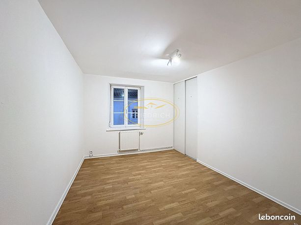 https://img.leboncoin.fr/api/v1/lbcpb1/images/61/31/87/6131877c13e50f0fd565d47c8e168dc4c2bc2b2f.jpg?rule=ad-image