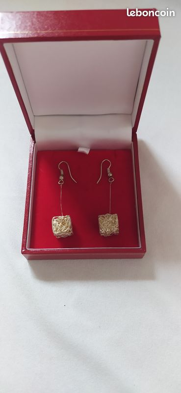 Boucles D'oreilles Baccarat En Cristal Rose Béryl - Pendantes, Signées, Avec écrin D'origine - Neuves Avec étiquettes