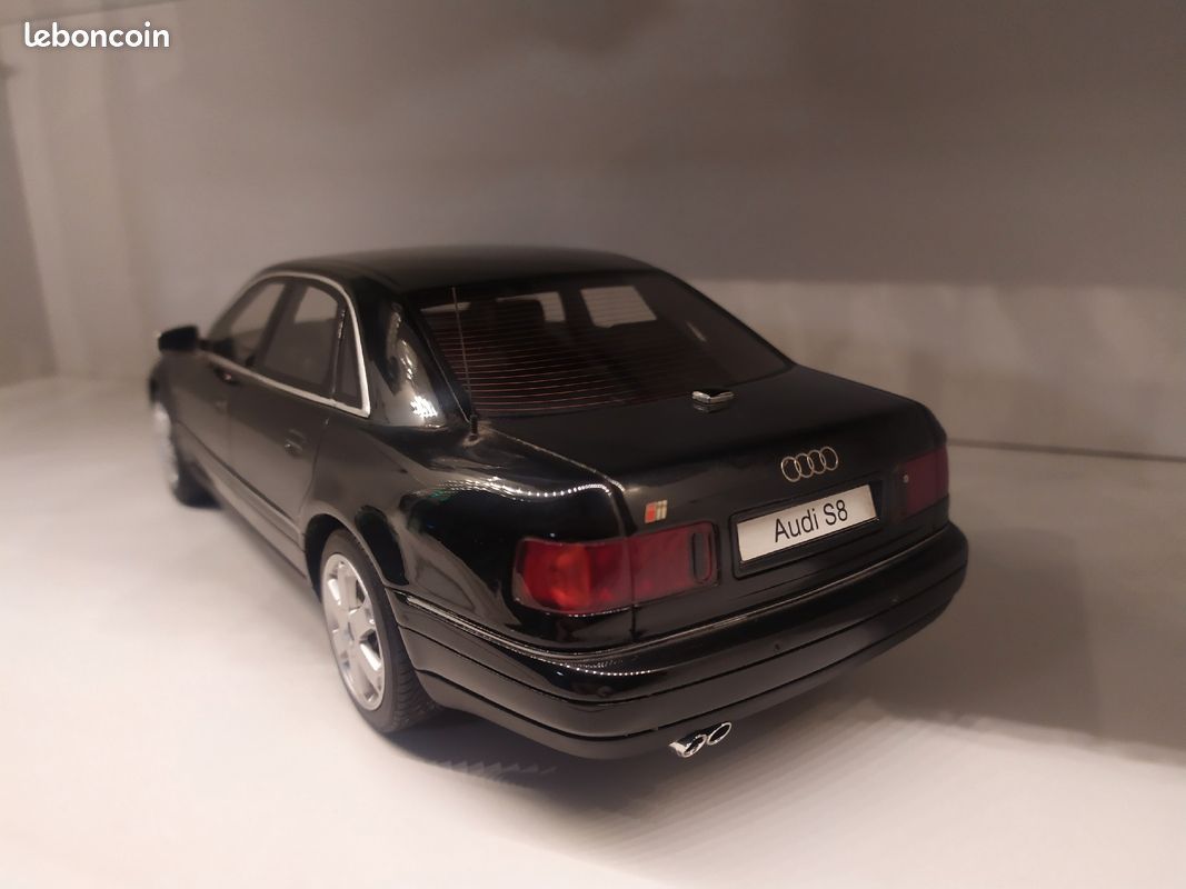 Diecast model cars Audi S8 1/18 Motorhelix Plus white 2017
