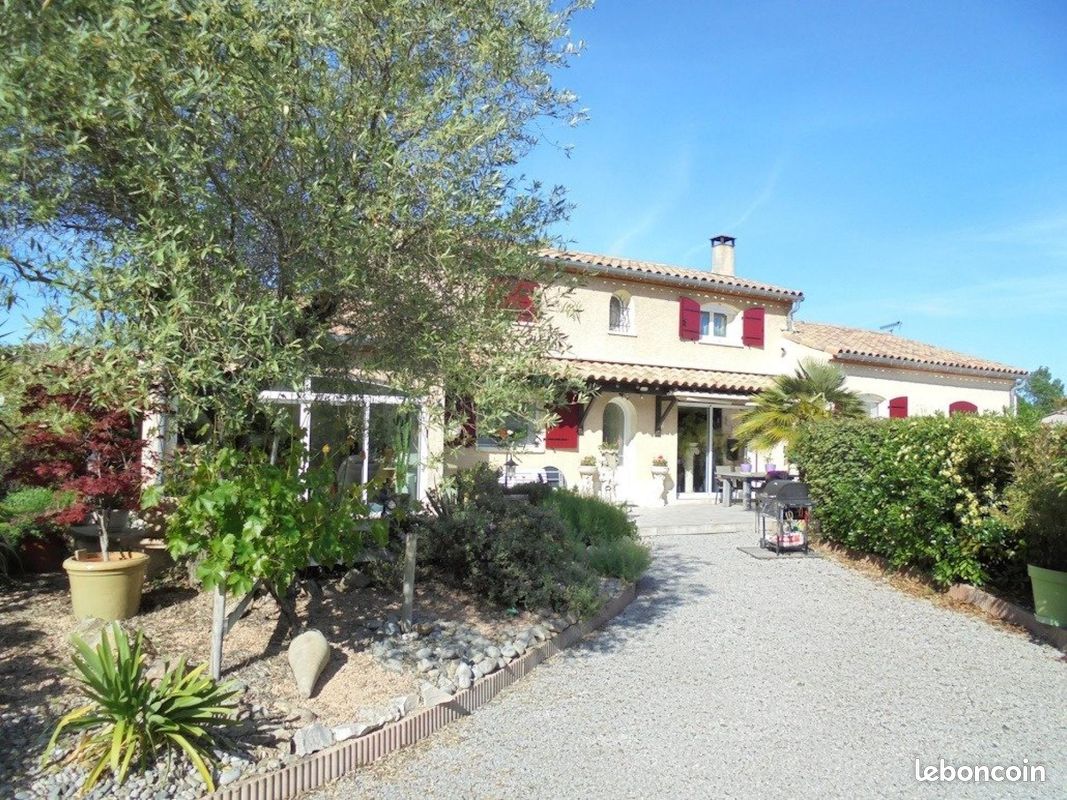 Maison 7 pièces 176 m² · à Villeneuve-la-Comptal · 176 m² · 434 000 €