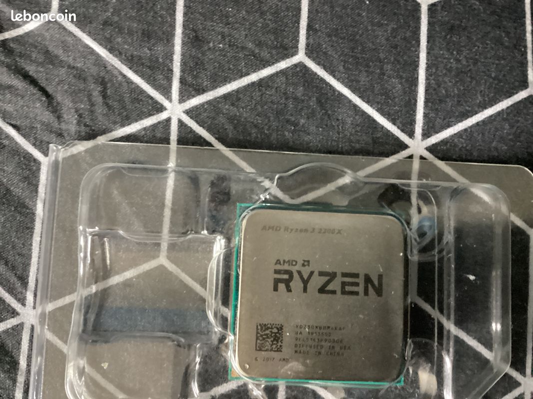 Ryzen 3 2300X (image 1)