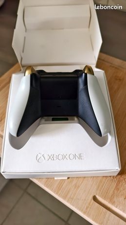 Xbox : Mcrosoft offcalse la manette Lunar Shft