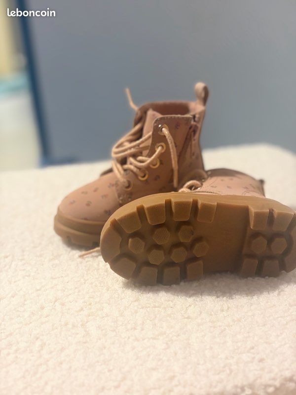 Chaussures bottes enfants T22 (image 3)