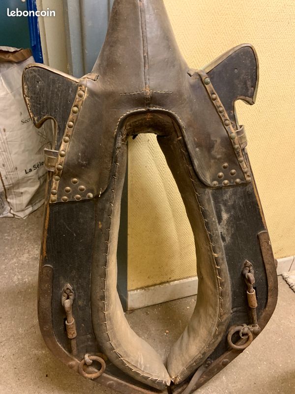Collier de cheval ancien, parfait etat (D'occasion) à Domdidier pour CHF 400 - retrait