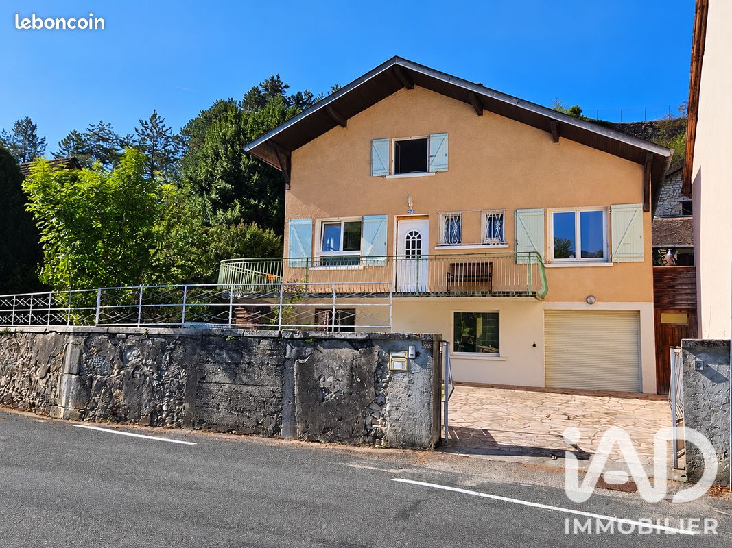 Maison 8 pièces 155 m² · à Cressin-Rochefort · 155 m² · 270 000 €