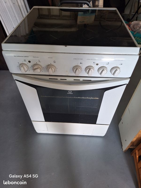 Vend cuisinière plaque vitro électrique (image 1)