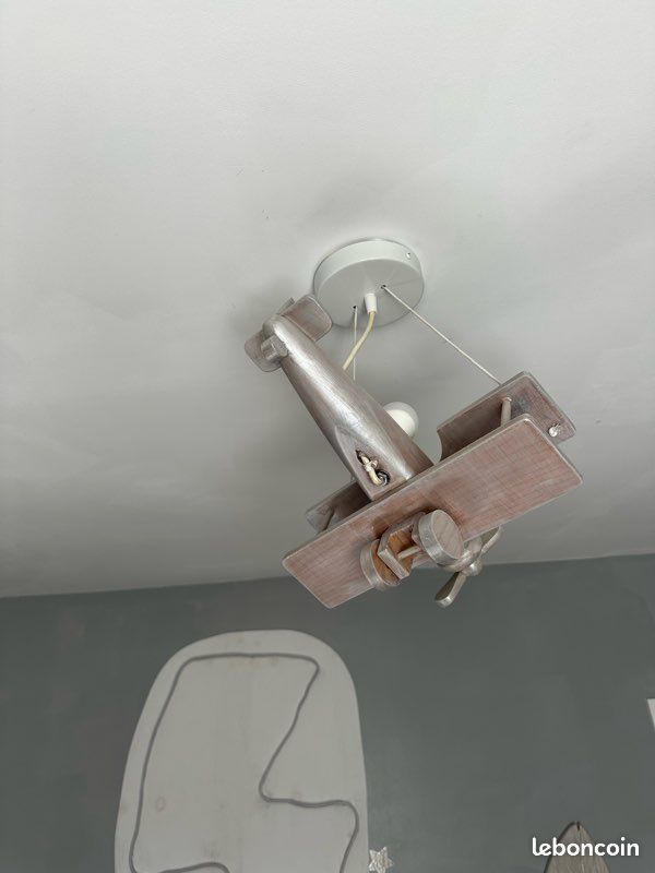 Suspension en bois avion pour chambre d enfants