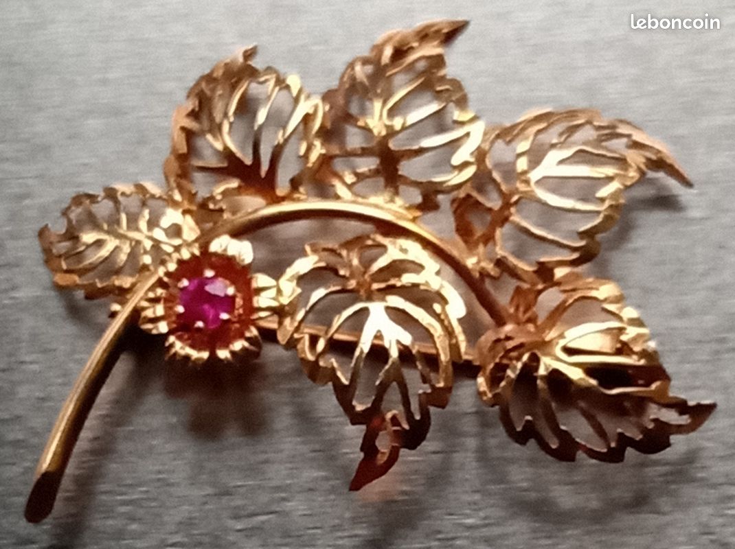 Broche En Or 18 Carats Avec Rubis Synthétiques - Poids 2,64 G, Occasion