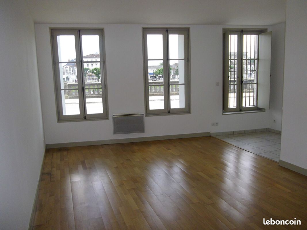 Studio 1 pièce 30 m² - Saintes 17100 (image principale 0)