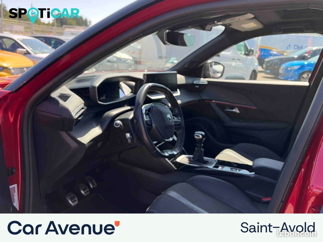 PEUGEOT 2008 PureTech 130 S&S BVM6 GT (image 29)