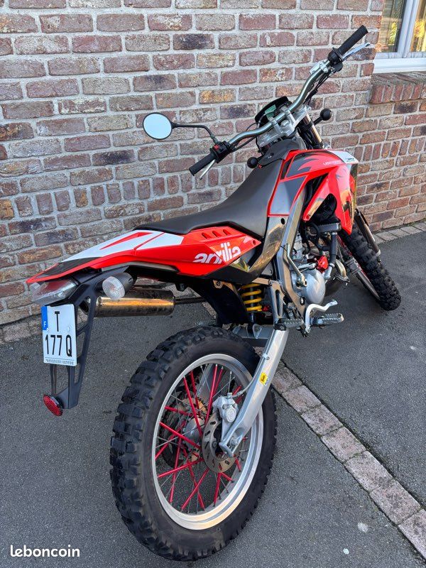 Aprilia RX 50 (2006) - Motos