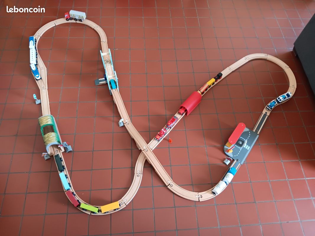 Train en bois (image 1)