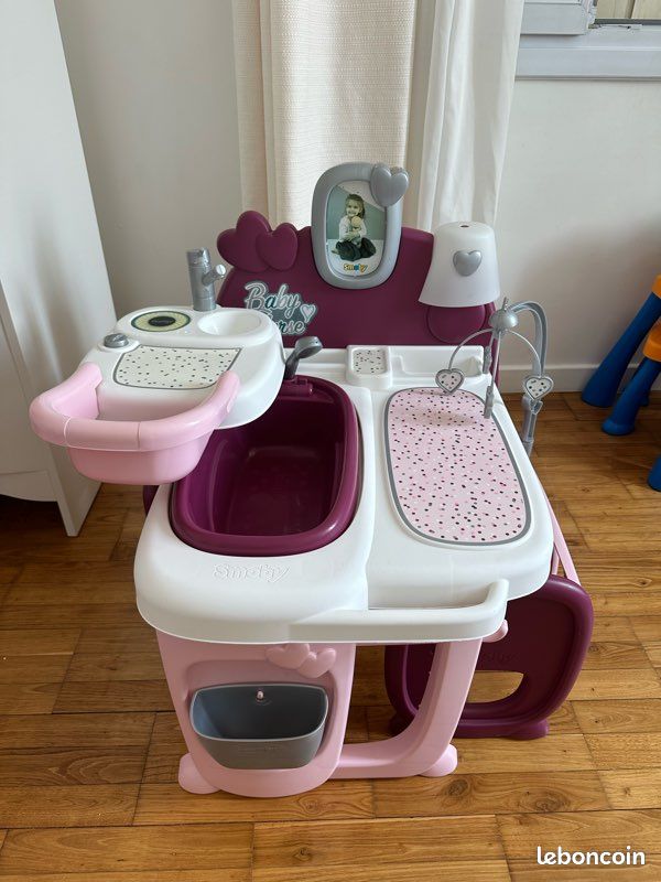 Baby nurse (image 1)