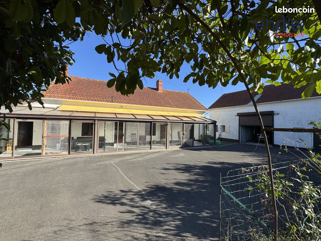 Maison 6 pièces 111 m² · à Lurcy-Lévis · 111 m² · 153 000 €