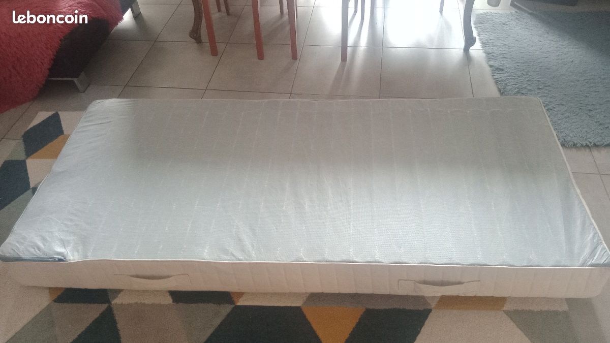 Urgent à cause de déménagement Matelas Hafslo ikea en très bon état (image 4)
