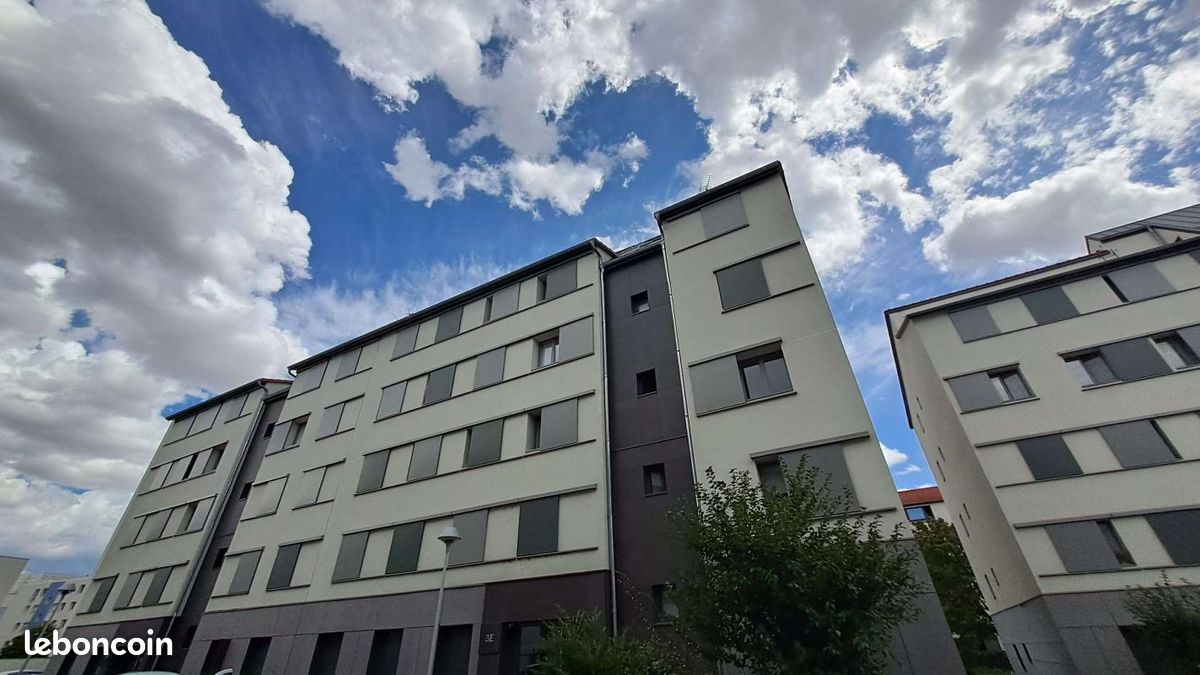Appartement 3 pièces 75 m² · à Vénissieux · 75 m² · 885 €/mois