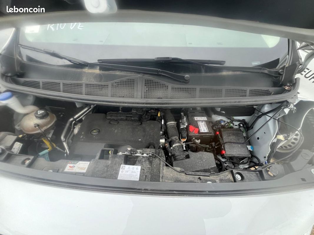 Opel Vivaro III 2.0 CDTi 145 "accidenté" (image 11)